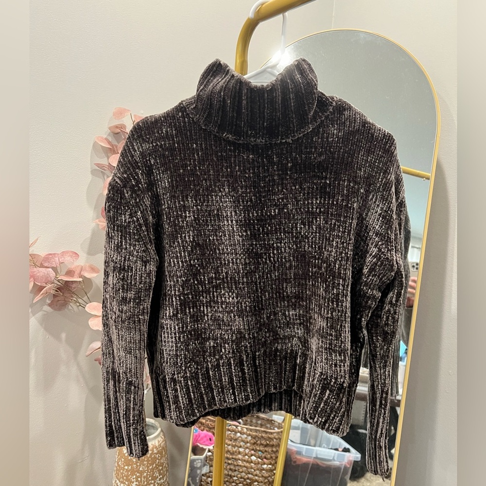 Women’s high-neck Sweater